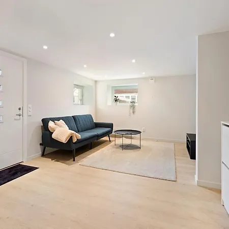 Practical Basement Apt With All Home Comforts Close To City Centre Stavanger Exterior photo
