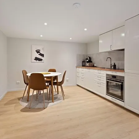 Practical Basement Apt With All Home Comforts Close To City Centre Stavanger Exterior photo